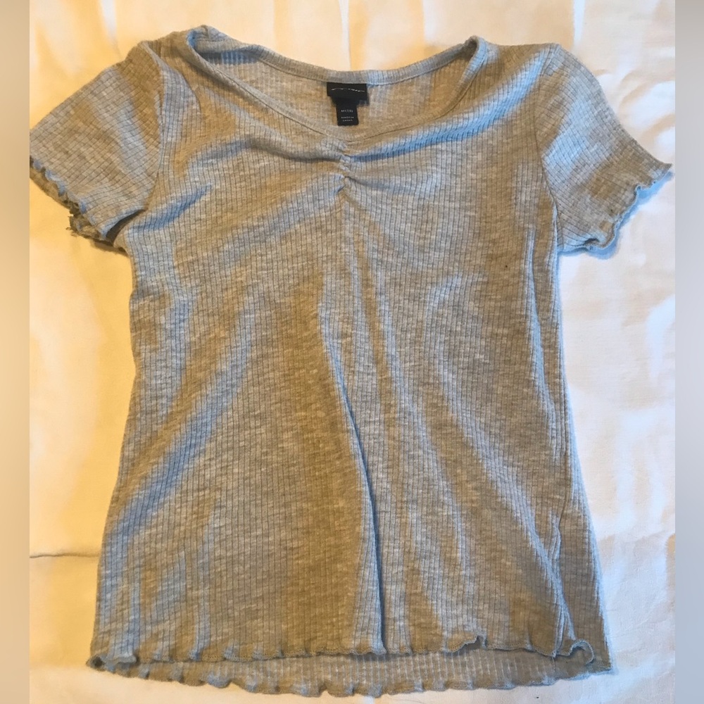 grey crop top